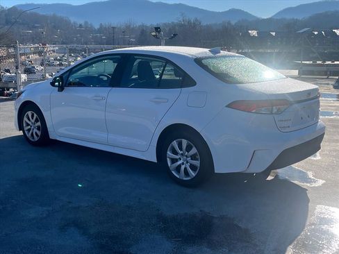 Used 2024 Toyota Corolla LE image 4