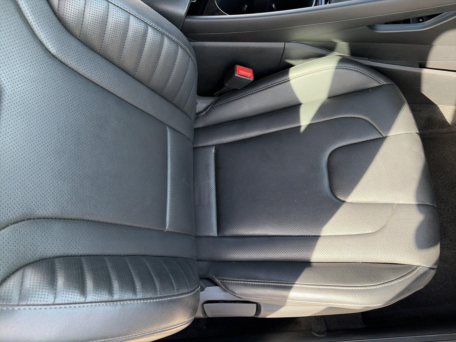 Certified 2025 Hyundai Elantra Limited FWD image 33