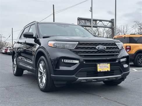 Certified 2022 Ford Explorer XLT w/ Equipment Group 202A image 49