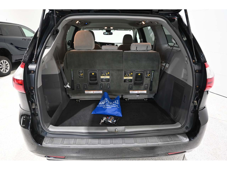 Used 2018 Toyota Sienna LE FWD image 25