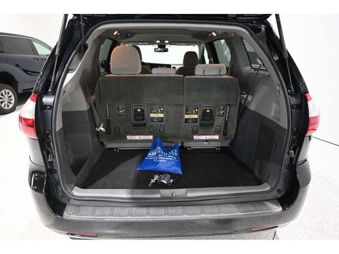 Used 2018 Toyota Sienna LE FWD image 25