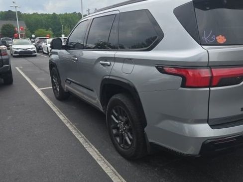 Used 2023 Toyota Sequoia Platinum AWD/4WD image 3