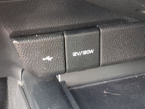 Used 2020 Toyota Camry SE image 10