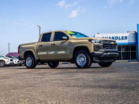 Used 2024 Chevrolet Colorado W/T image 9