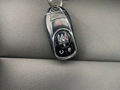 Used 2025 Buick Envista Sport Touring image 18