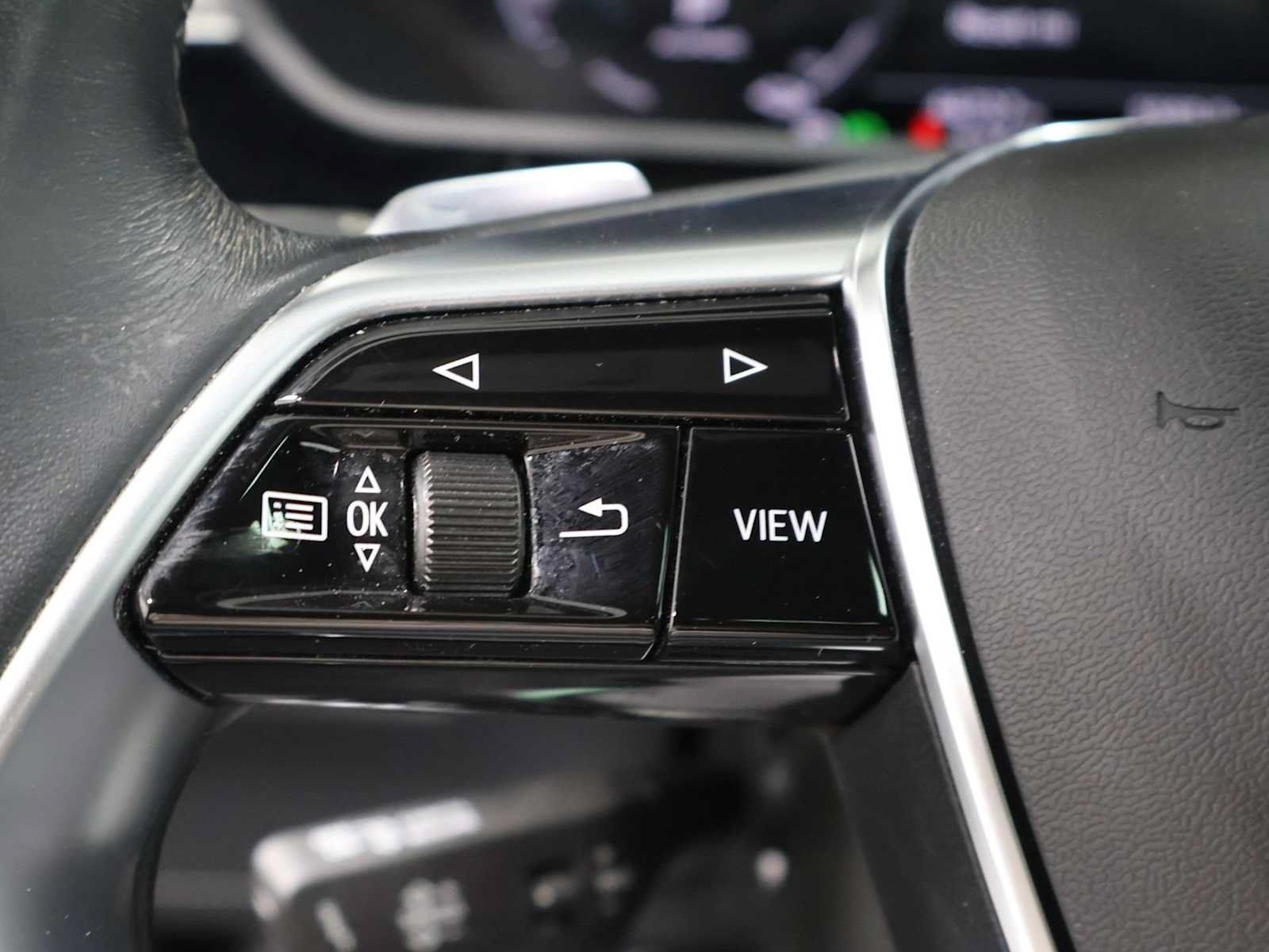 Used 2023 Audi e-tron Premium Plus w/ Premium Plus Package AWD/4WD image 25