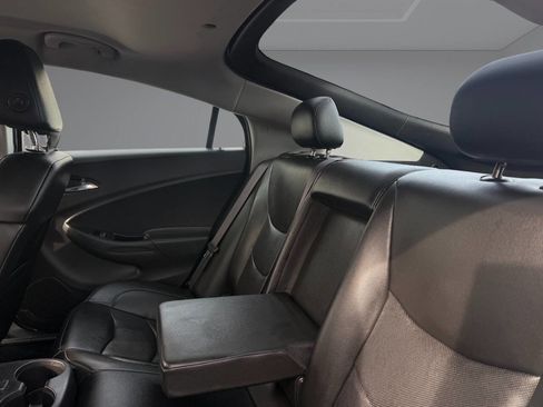 Used 2017 Chevrolet Volt LT w/ Comfort Package image 33