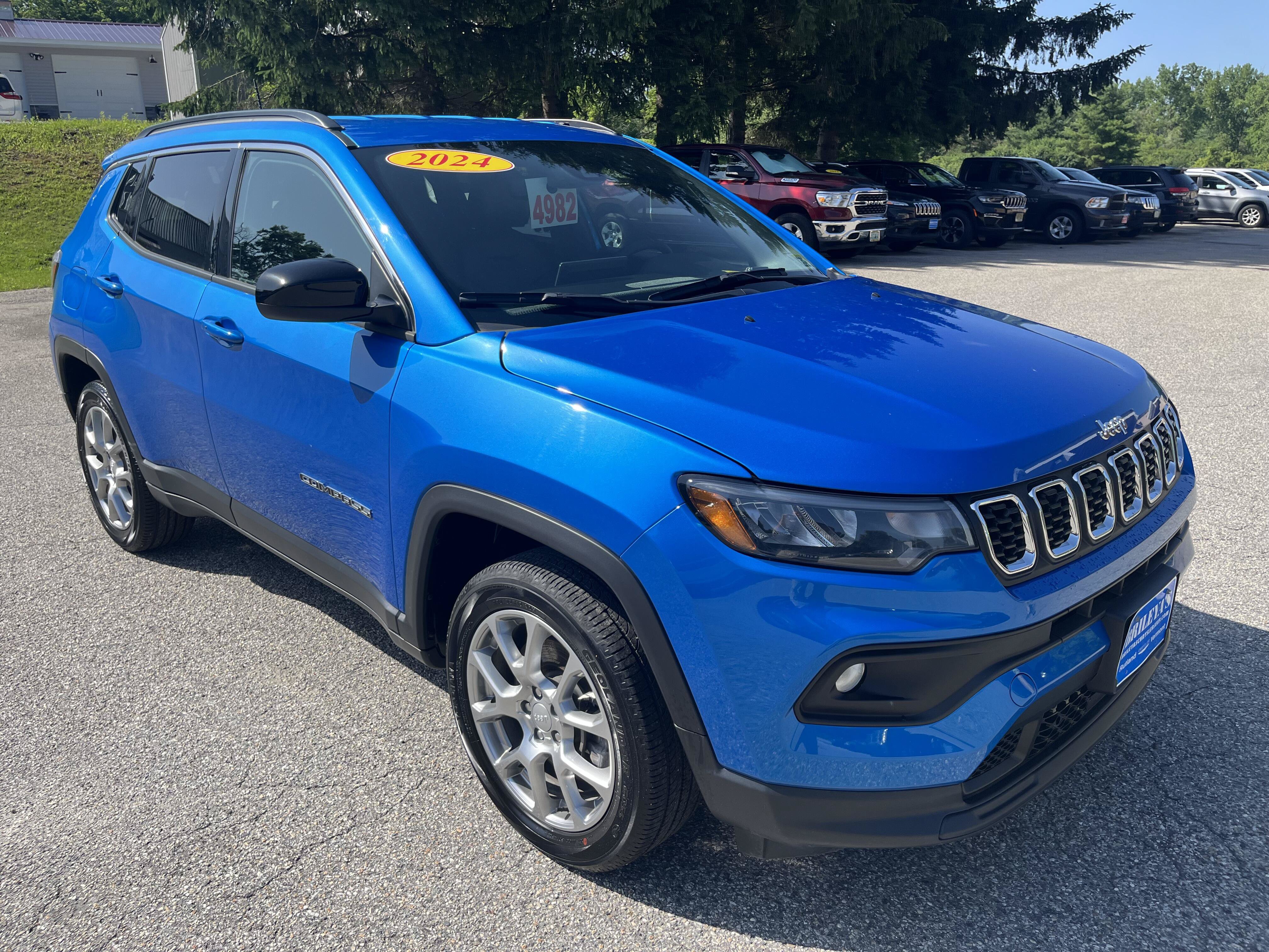 Certified 2024 Jeep Compass Latitude AWD/4WD image 3