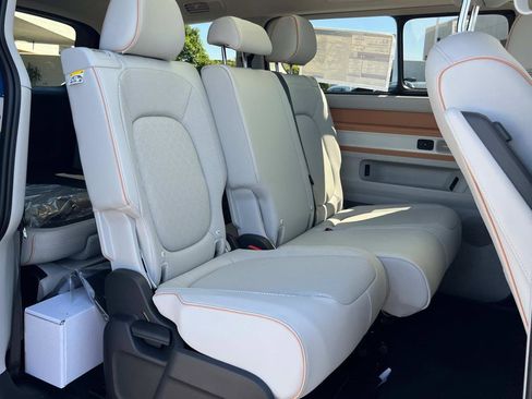 New 2025 Volkswagen ID. Buzz 1st Edition image 33