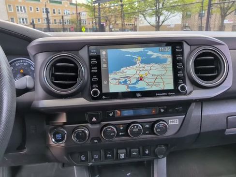 Used 2021 Toyota Tacoma TRD Off-Road w/ TRD Premium Off Road Package AWD/4WD image 18