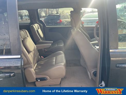 Used 2016 Chrysler Town & Country Touring image 35