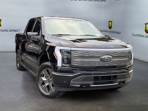 Used 2022 Ford F150 Lightning Lariat image 3