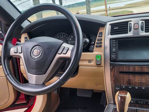 Used 2007 Cadillac XLR V image 29