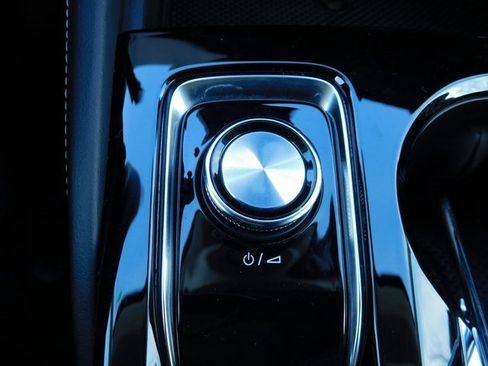 Certified 2025 Buick Envision Sport Touring image 33