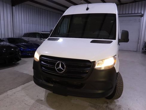 Used 2021 Mercedes-Benz Sprinter 2500 w/ Driver Convenience Package image 38