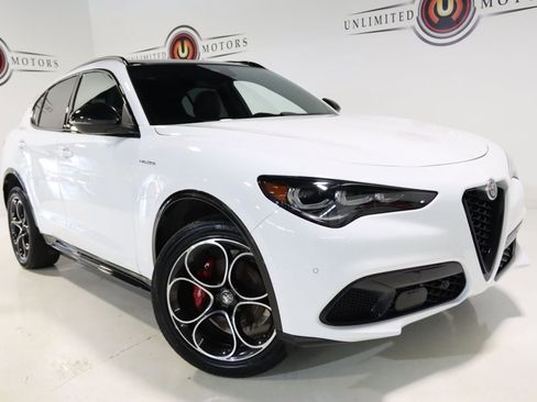 Used 2024 Alfa Romeo Stelvio Veloce image 9