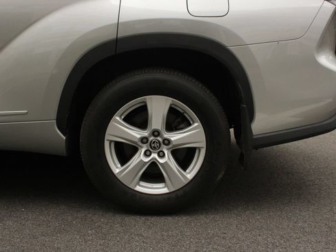 Used 2022 Toyota Highlander L AWD/4WD image 10