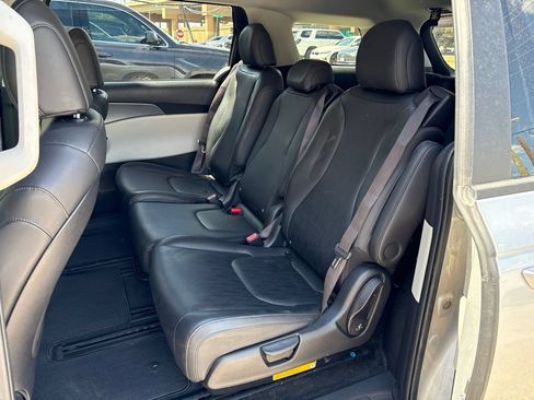Used 2022 Kia Carnival LX FWD image 10