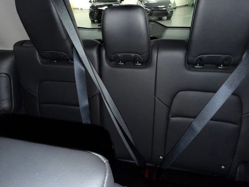 Used 2023 Nissan Pathfinder SL AWD/4WD image 16