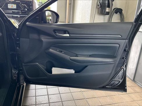 Used 2025 Nissan Altima 2.5 SV FWD image 20