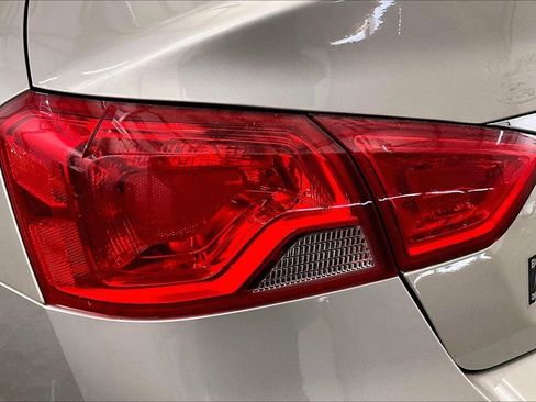 Used 2015 Chevrolet Impala LT image 29