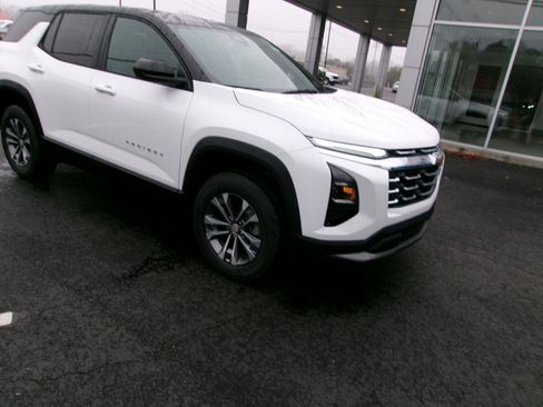 New 2026 Chevrolet Equinox LT w/ Convenience Package II FWD image 9