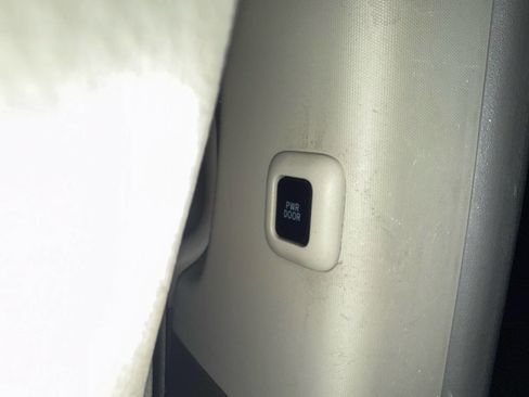 Used 2014 Toyota Sienna XLE image 48