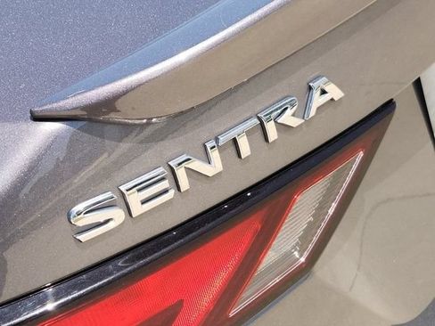 Used 2025 Nissan Sentra SR FWD image 11