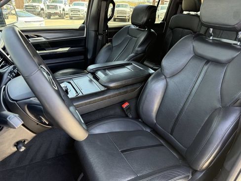 Used 2024 Jeep Wagoneer Series II w/ Flexible Seating Group RWD image 23