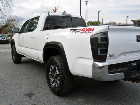 Used 2017 Toyota Tacoma TRD Off-Road image 36