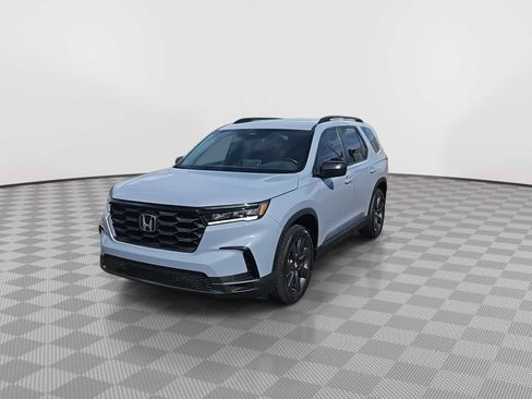 Certified 2025 Honda Pilot Sport image 3