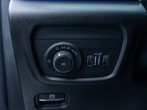 Used 2022 Jeep Grand Cherokee Overland w/ Adv Protech Group III image 17