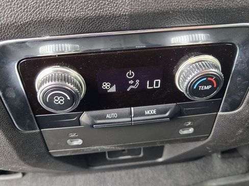 Used 2023 GMC Yukon SLT RWD image 15