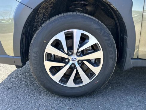 Used 2025 Subaru Outback Premium AWD/4WD image 9