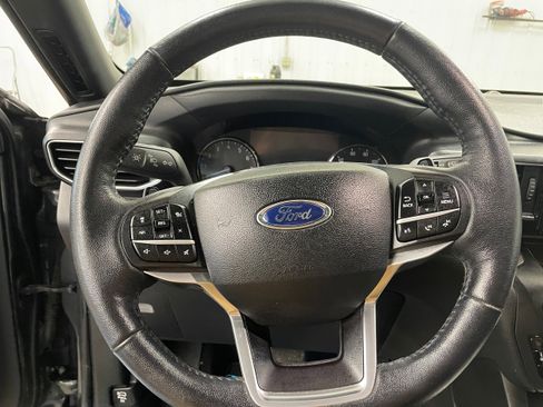Used 2020 Ford Explorer Limited w/ Class III Trailer Tow Package image 17