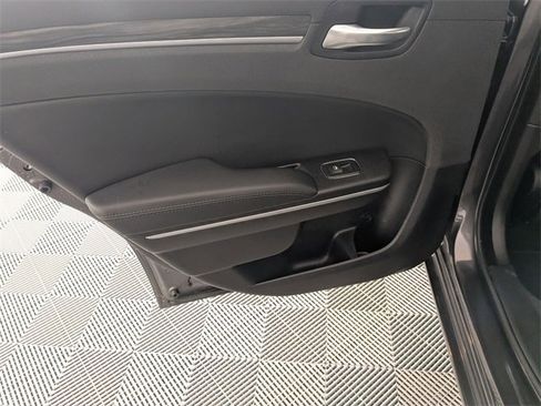Used 2021 Chrysler 300 Touring L image 27