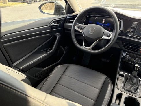 Used 2024 Volkswagen Jetta SE w/ Black Wheel Package image 32