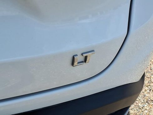 Used 2025 Chevrolet Trax LT FWD image 5
