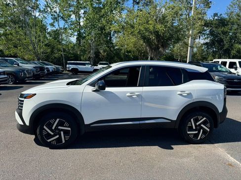 Used 2026 Nissan Kicks SV FWD image 2