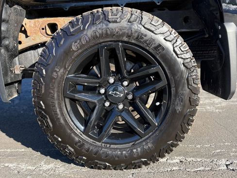 Used 2021 Chevrolet Silverado 1500 Custom Trail Boss w/ LPO, Dark Essentials Package image 27