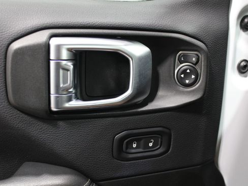 Used 2023 Jeep Wrangler Unlimited Sahara w/ Cold Weather Group AWD/4WD image 39