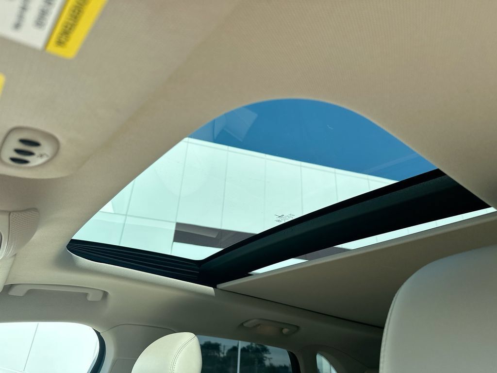Used 2017 Lincoln MKC Reserve FWD image 11