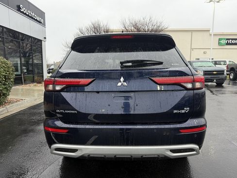 Used 2025 Mitsubishi Outlander SE image 5