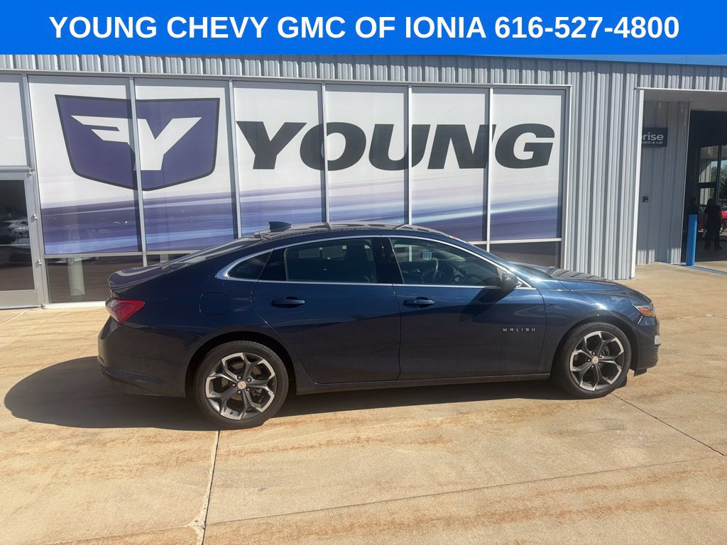 Used 2022 Chevrolet Malibu LT FWD image 1