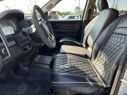 Used 2018 RAM 3500 Tradesman w/ Chrome Appearance Group RWD image 17