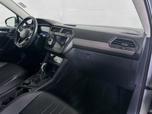 Used 2024 Volkswagen Tiguan SE w/ Panoramic Sunroof Package AWD/4WD image 27