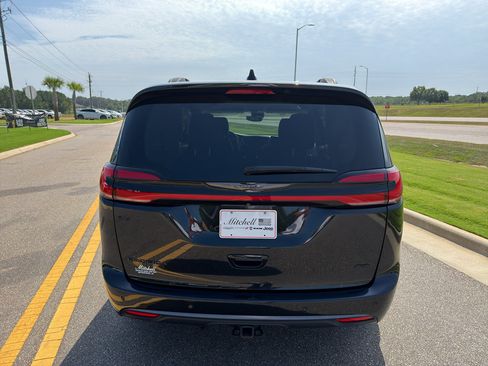 Certified 2023 Chrysler Pacifica Touring-L w/ Road Tripper Package AWD/4WD image 4