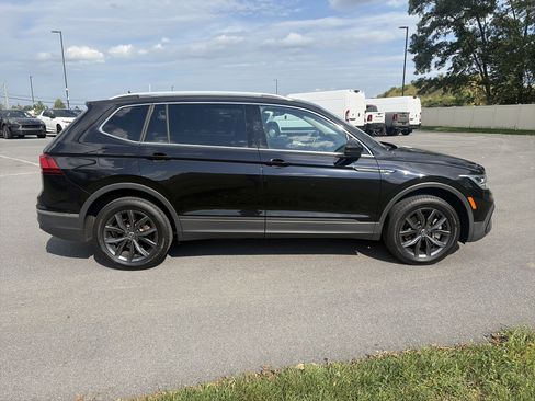 Certified 2022 Volkswagen Tiguan SE AWD/4WD image 4