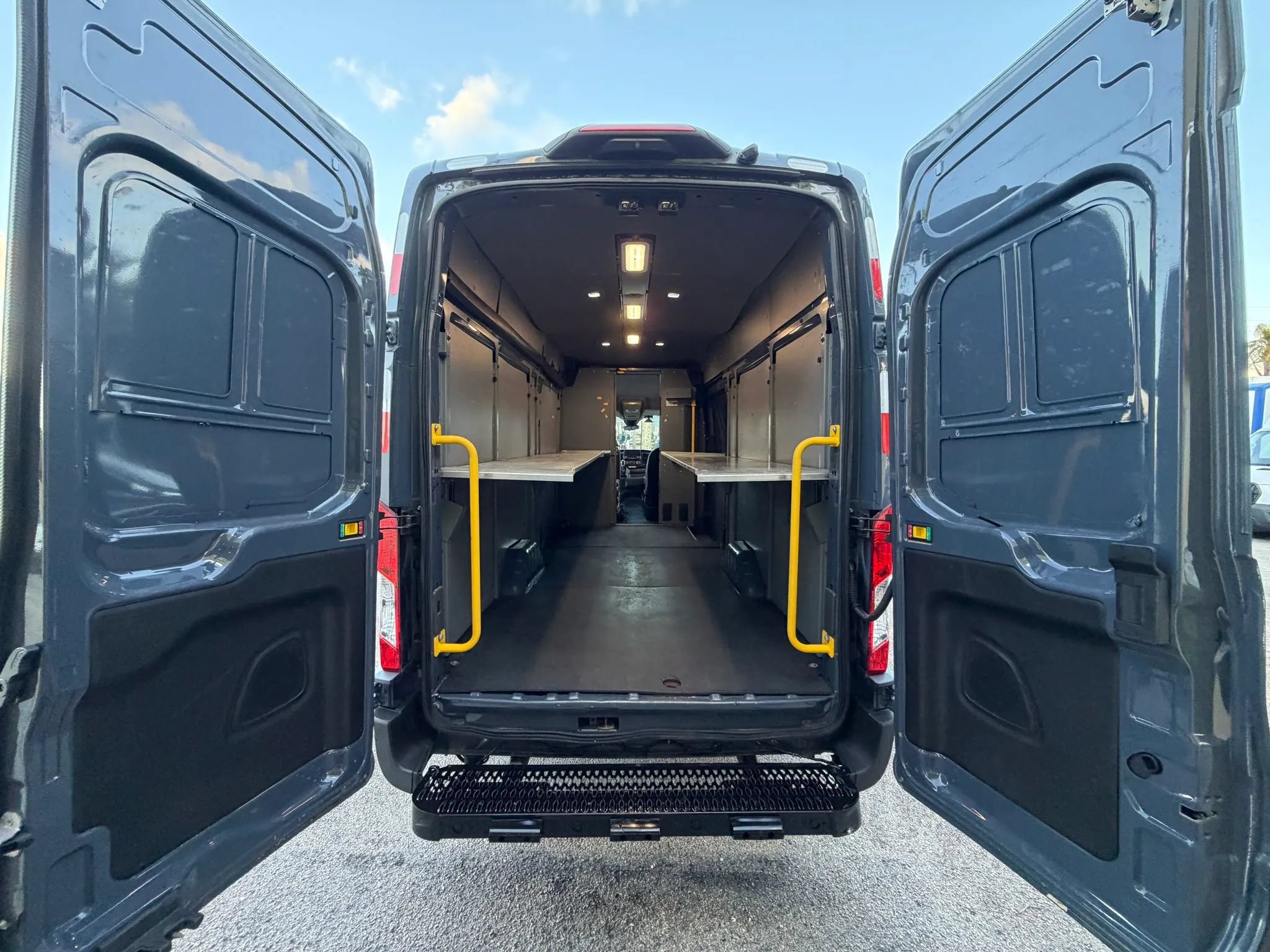 Used 2020 Ford Transit 250 148 High Roof Extended RWD image 5