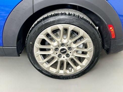 Certified 2025 MINI Cooper 4-Door Hardtop FWD image 22